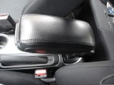 Подлокотник вставной для Nissan Juke с внутренним боксом высокое качество